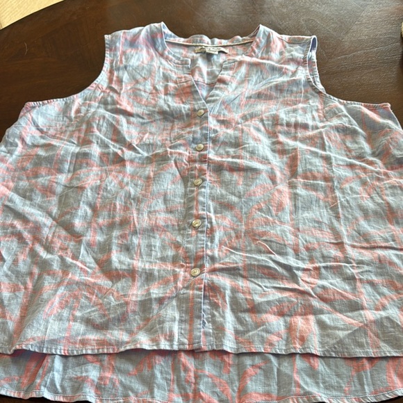 4/$30 Sale! NWOT XL Tommy Bahama Sleeveless Linen Top in Blue & Pink palm print - Picture 1 of 11